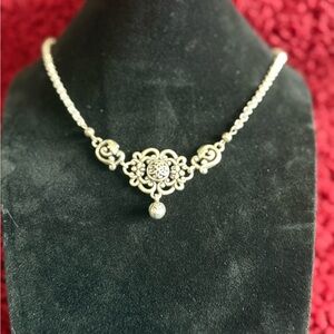 Elegant Silver Necklace with Intricate Design